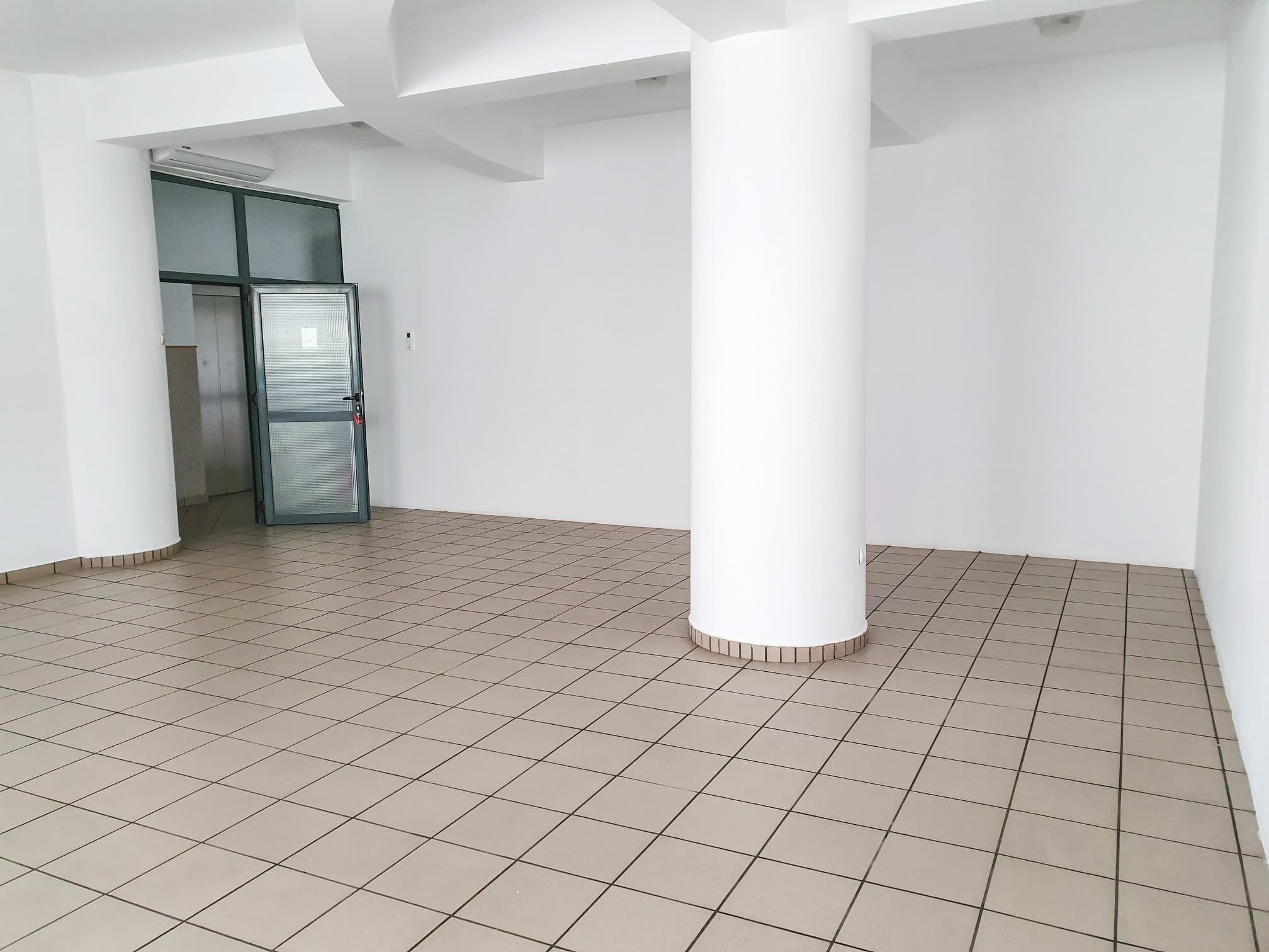 Interior 9